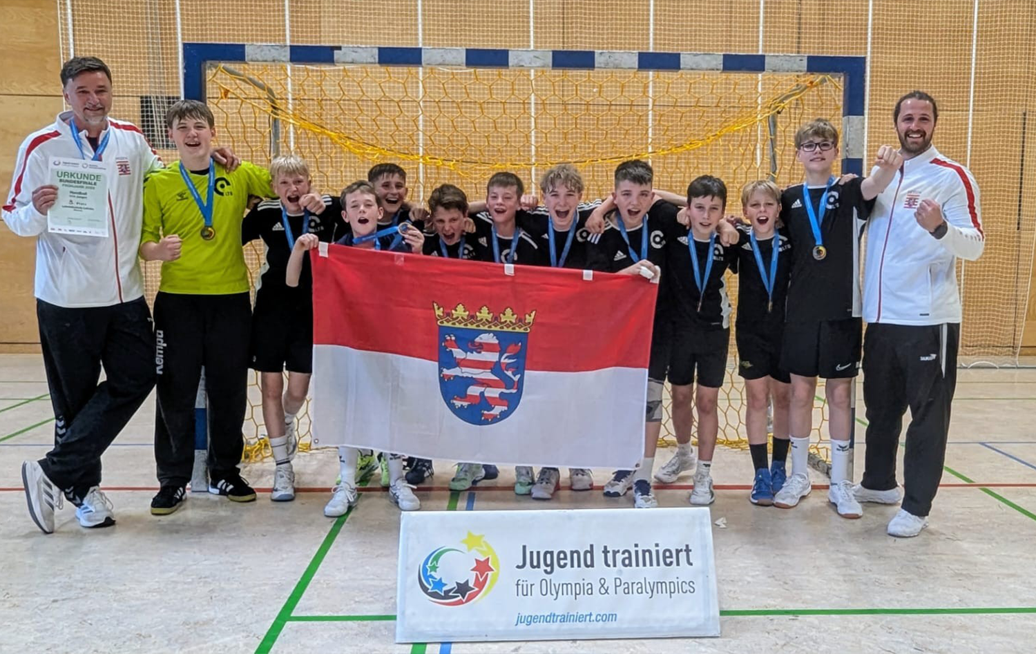 Unsere Handballjungs stehen in Berlin auf dem Treppchen!