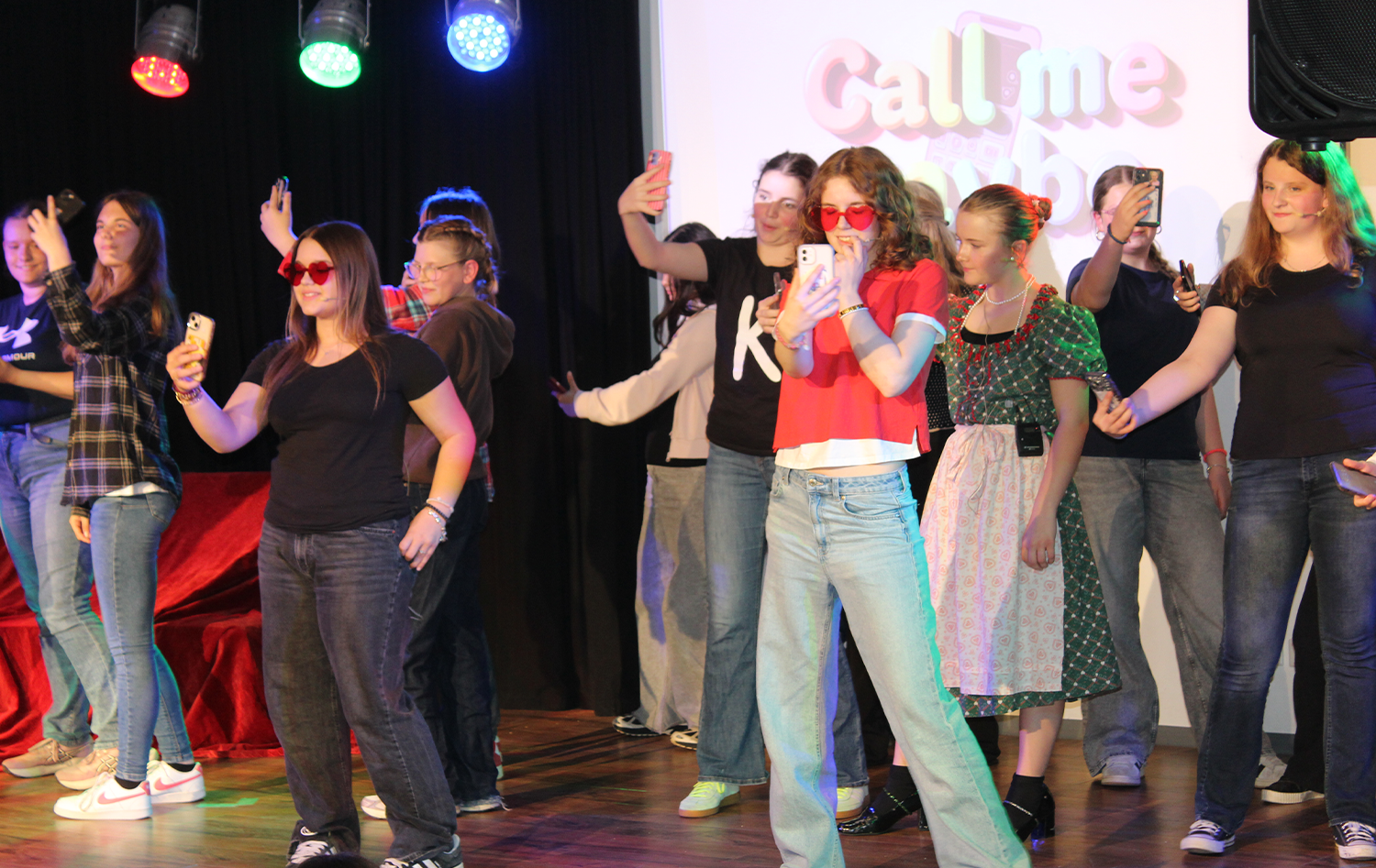 Offline – Das Musical der LTS Lahnau rund ums Thema Handynutzung begeisterte am 06. und 07. Mai das Publikum