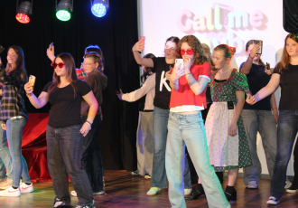 Offline – Das Musical der LTS Lahnau rund ums Thema Handynutzung begeisterte am 06. und 07. Mai das Publikum